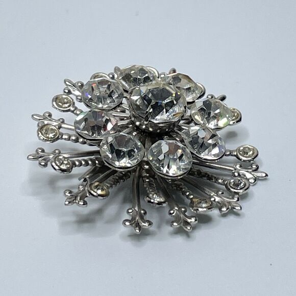 Vintage Coro White Glass Snow Flake Floral Brooch Pin Statement Stunning Bold - Picture 7 of 8